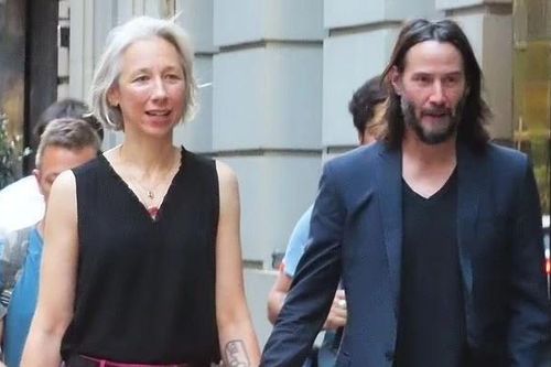Chuyện tình của Keanu Reeves và bạn gái cao 1,84 m