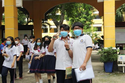 Đề Văn tiếp tục bàn về câu chuyện tuổi trẻ