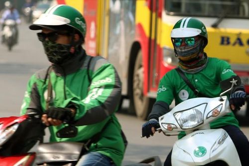 Muôn kiểu phụ phí Grab 'tận thu' khách hàng