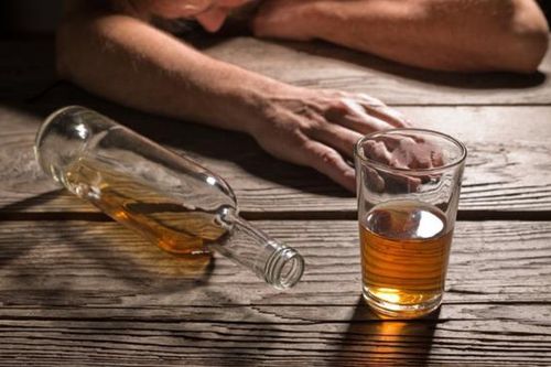 Một người ở Cao Bằng tử vong do uống rượu ngâm rễ cây