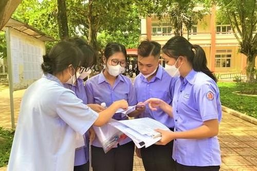 Sắp lên chức ông vẫn 'lều chõng'