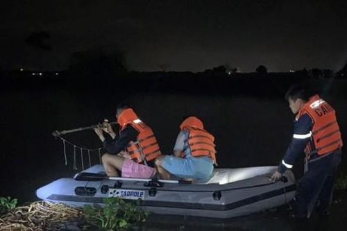 Sang nhà bà chơi, hai cháu bé đuối nước thương tâm