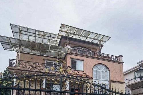Xôn xao tin đồn căn biệt thự vừa sang tay trăm tỷ chôn vàng dưới móng