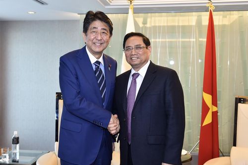 Cuộc gặp khó quên của Thủ tướng Phạm Minh Chính và nguyên Thủ tướng Nhật Bản Abe Shinzo