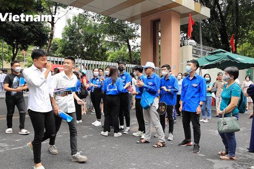 Lực lượng chức năng hết mình hỗ trợ thí sinh tốt nghiệp THPT