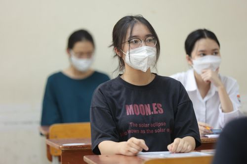 Bộ GD-ĐT khẳng định không lộ đề Văn, đang xác minh về đề thi Toán