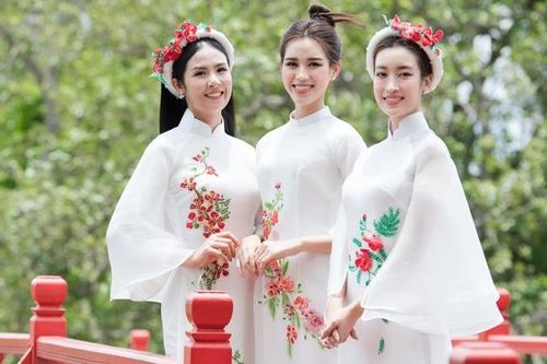 Ngọc Hân, Đỗ Mỹ Linh, Đỗ Hà diện áo dài dạo phố Hà Nội