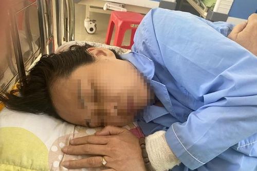 Tuần tra lúc nửa đêm, phát hiện người phụ nữ trôi dạt trên biển