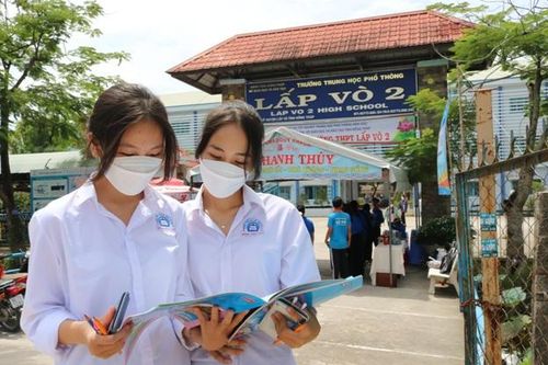 Thí sinh Đồng Tháp hoàn thành các bài thi tổ hợp môn khoa học tự nhiên và khoa học xã hội