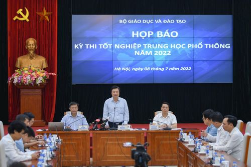 Nghiêm túc, chặt chẽ, đúng quy chế
