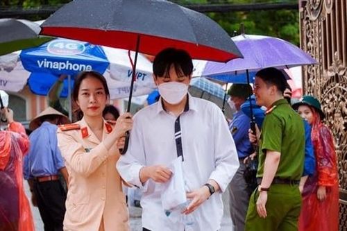 Những hình ảnh đẹp của tuổi trẻ Công an Nghệ An trong kì thi THPT