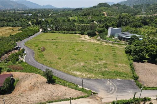 Chủ đầu tư Khu du lịch Suối Tiên tự ý làm đường và bãi đỗ xe