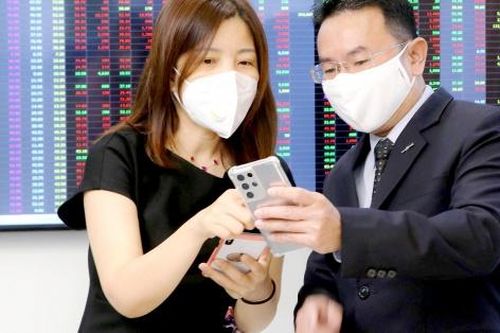 Tài khoản mở mới tăng kỷ lục nhưng thanh khoản vẫn thấp