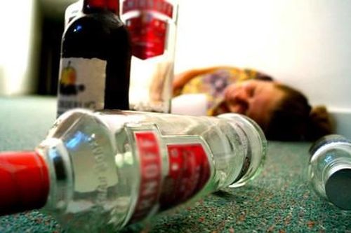 Lâm Đồng: Hai anh em ruột ngộ độc rượu tử vong, thêm 1 người nhập viện