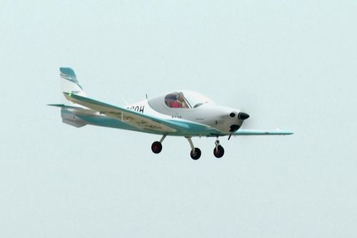 Máy bay siêu nhẹ làm từ sợi carbon