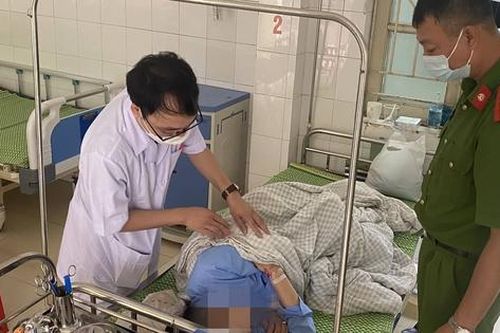 Thanh Hóa: Cứu sống người phụ nữ trôi dạt trên biển
