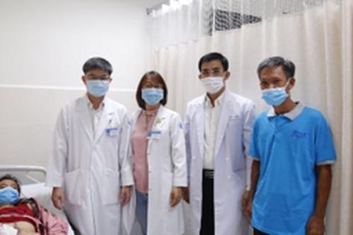 Không có hậu môn, không có âm đạo cô gái 22 tuổi phải trải qua 15 cuộc phẫu thuật