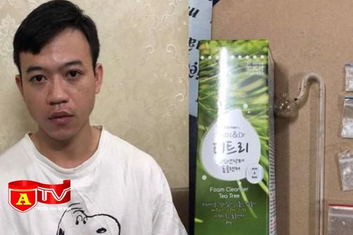 Mang ma túy đi rủ bạn bè 'mở tiệc' bị công an bắt quả tang