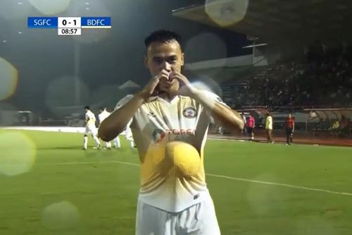 Pha bóng 'bàn tay của Chúa' xuất hiện ở V-League 2022