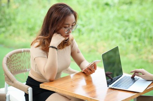 Công dân laptop đi resort, homestay để làm việc