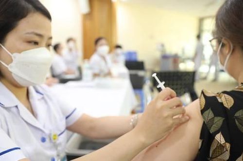 'Thời điểm hiện nay rất phù hợp để tiêm nhắc mũi 4 vaccine COVID-19'