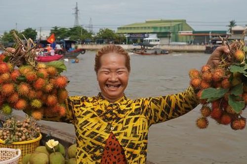 Trải nghiệm mua sắm ở chợ nổi thuộc tốp nhộn nhịp nhất thế giới