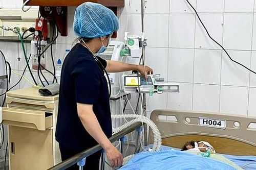 Uống rượu pha chuối hột, 2 anh em ruột tử vong