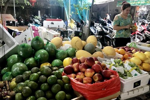 Thị trường hoa quả trái cây giá 'mềm' phục vụ người tiêu dùng