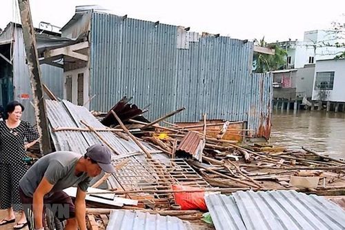 Cà Mau: Dông, lốc làm sập, tốc mái hàng trăm căn nhà, gây thiệt hại lớn cho nông nghiệp