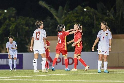 Hạ tuyển nữ Lào 5 - 0, tuyển nữ Việt Nam vươn lên nhì bảng