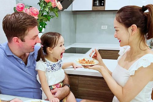 Lan Phương chia sẻ bí quyết chăm con: Tôi nuôi con bằng sữa mẹ đến năm 2 tuổi để con phát triển tốt nhất'