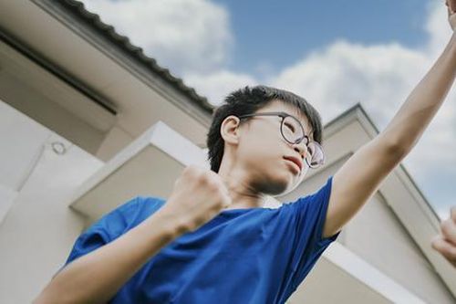 Ngực cậu bé 11 tuổi phát triển như ngực bé gái, cha mẹ đừng chủ quan với căn bệnh này