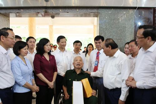 Chủ tịch nước Nguyễn Xuân Phúc thăm, tặng quà nhân Ngày Thương binh - Liệt sĩ tại Bắc Ninh