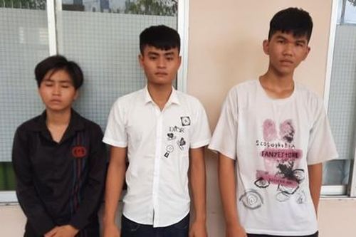 3 đối tượng đi ô tô dùng mã tấu chém đối phương sau va chạm giao thông