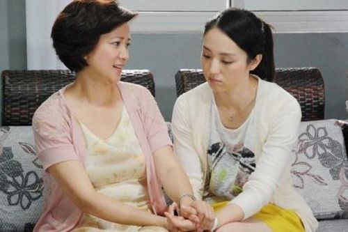 Ghét con dâu ra mặt, mẹ chồng bất ngờ thay đổi tính nết sau tin nhắn của thông gia