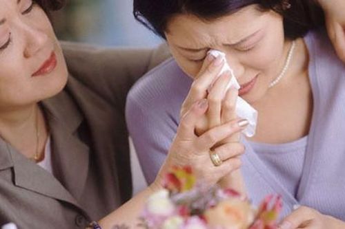Được mẹ chồng khó tính bỗng dưng chiều chuộng, con dâu choáng váng nhận ra sự thật đằng sau