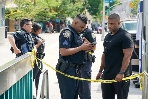 Bé trai 14 tuổi bị đâm chết ở ga tàu điện ngầm New York