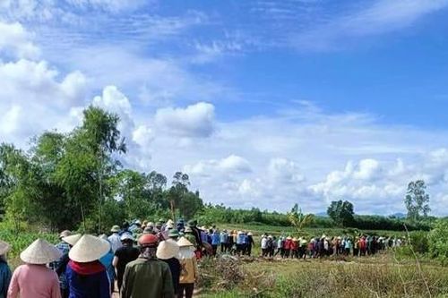 Hai cháu nhỏ đuối nước do trượt chân xuống ao cá