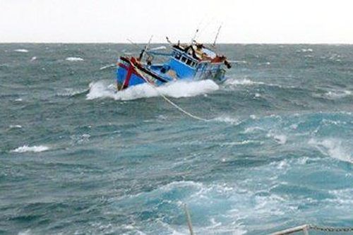 Thi thể ngư dân mắc kẹt trong tàu cá bị lốc xoáy đánh chìm