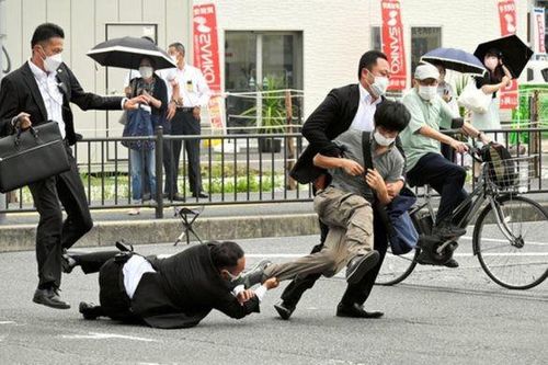 Nghi phạm ám sát ông Abe Shinzo khai 'đã cố gắng chế tạo bom', 'chế tạo nhiều loại súng'