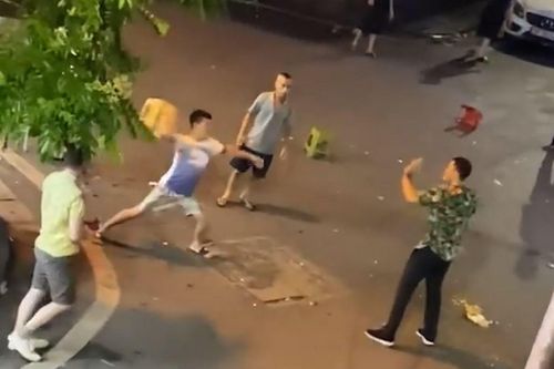 Xác minh vụ khách nước ngoài bị 'đánh hội đồng' trên phố cổ Hà Nội