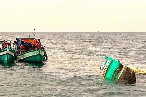 Tìm thấy thi thể ngư dân mất tích do tàu cá bị đắm gần khu vực đảo Hòn Chuối