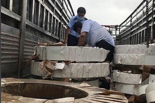 Long An: Chuyển công an vụ buôn bán kim loại giả mạo