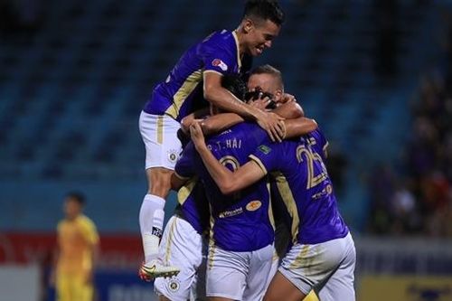 Hà Nội FC 'toát mồ hôi' giành chiến thắng trên sân nhà