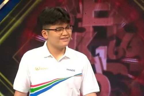 Nam sinh trường Ams trổ tài hát tiếng Nga, xuất sắc giành vòng nguyệt quế Olympia