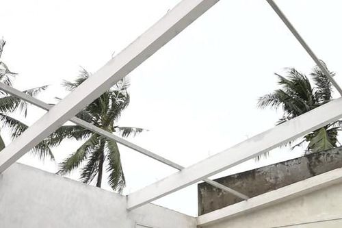 Bạc Liêu: Giông lốc bất ngờ làm sập, tốc mái 25 căn nhà