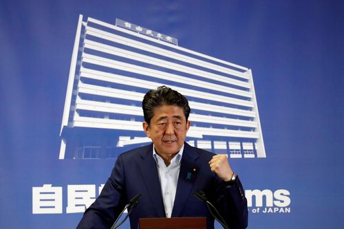 Shinzo Abe kế tục tâm nguyện của ông ngoại
