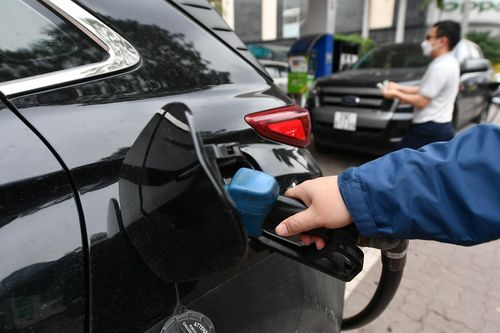 Diễn biến mới vụ đổ 500.000 đồng tiền xăng, hút ra chỉ được 9,5 lít