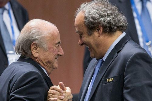 Vì sao Blatter và Platini thoát tội?