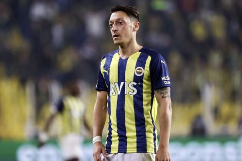 Mesut Ozil bị thanh lý hợp đồng